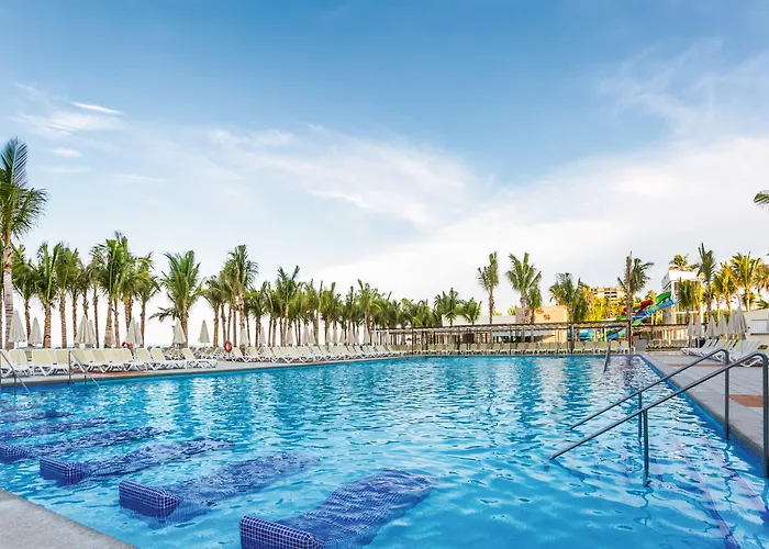 Hotel Riu Emerald Bay